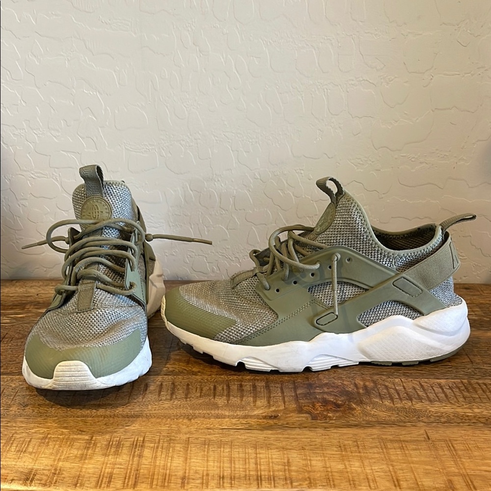 Nike Green and White Athletic Shoes with Huarache Design